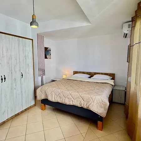 Good Vibes * Sarandë